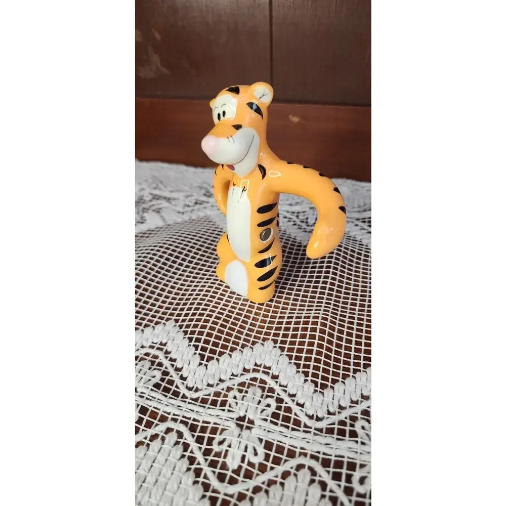 Westland Giftware Collectible Tigger And Pooh Salt And Pepper Shakers